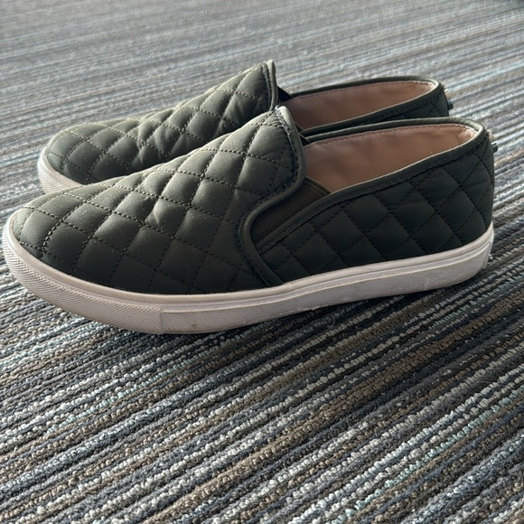 Steve Madden Ecentrcq slides - Picture 2 of 6